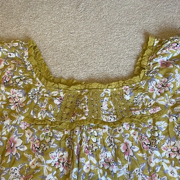 Floral blouse - Picture 3 of 4